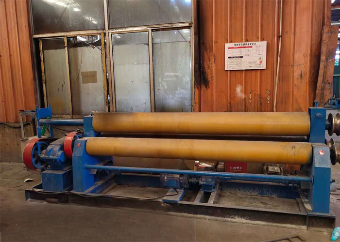 卷板机
