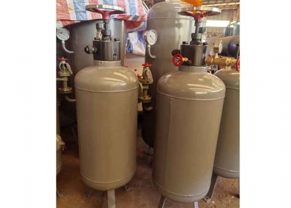 如何保持船用空气瓶的压力？